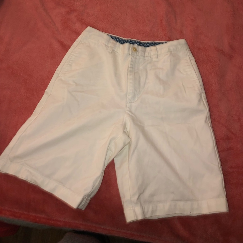 Boys Vineyard Vines white shorts